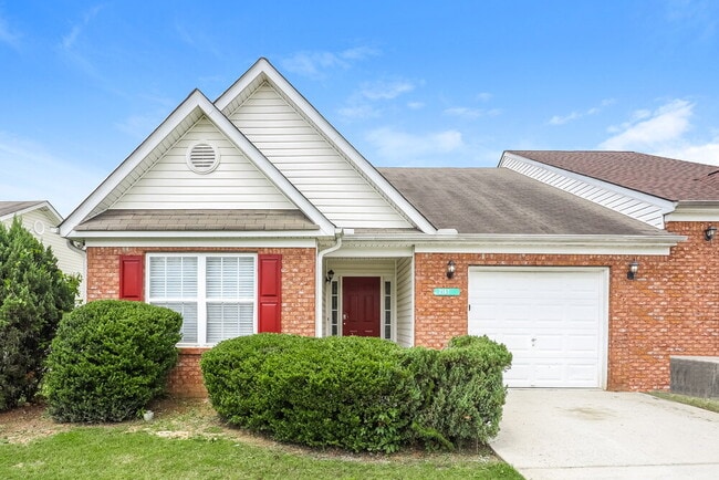 Building Photo - 2167 Red Oak Cir
