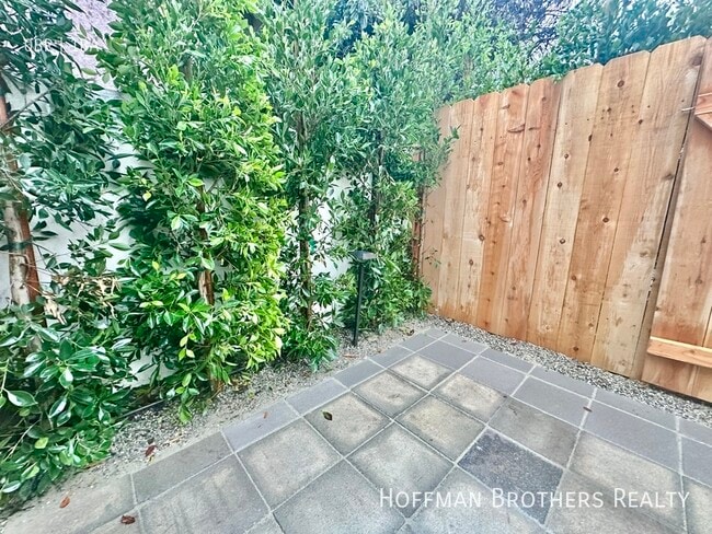 Photo - 1251 Beachwood Dr Unit 3/4