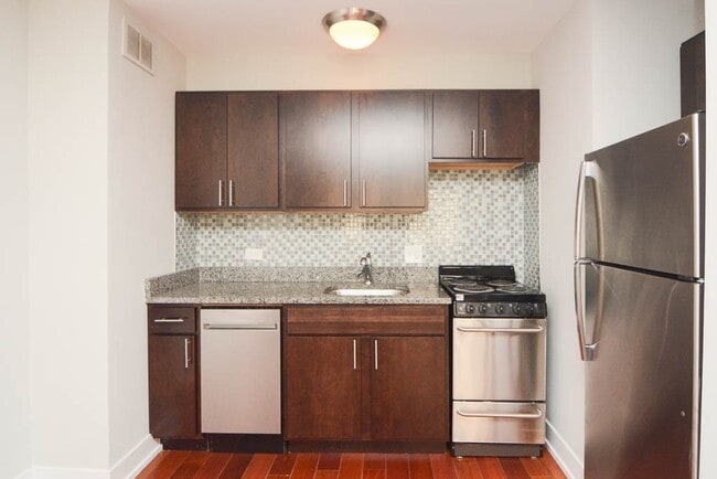 Photo - 450 W Wellington Ave Unit A10