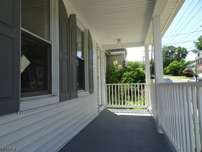 Photo - 689 Sayre Ave
