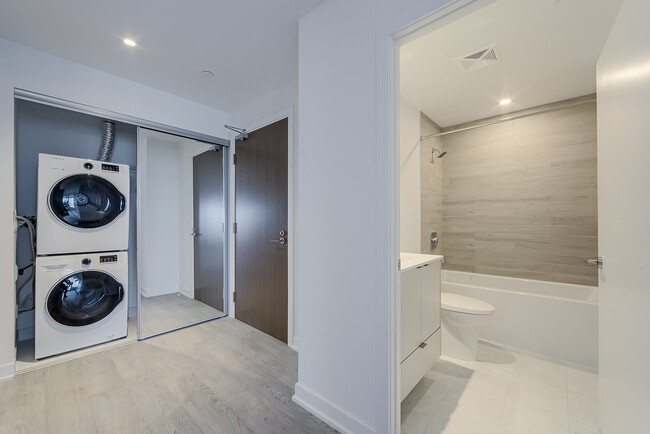 Photo - 1928-1928 Lake Shore Blvd W