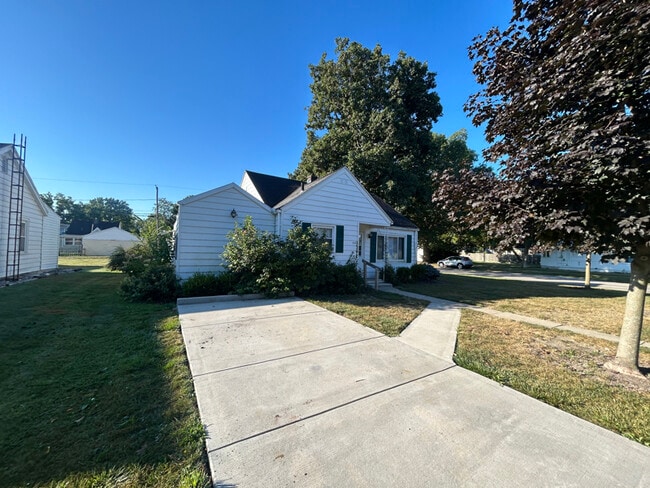 Building Photo - 302 E Indiana Ave Rental