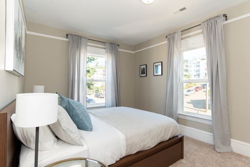 Photo - Bright 2 bedroom 1 bathroom Queen Anne Apartment with skyline views