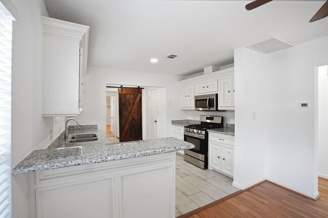 Photo - 5315 Bell St
