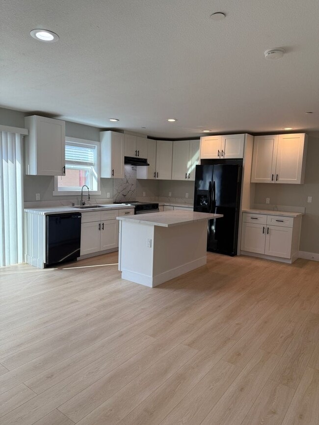 Photo - 644 Green St Unit B