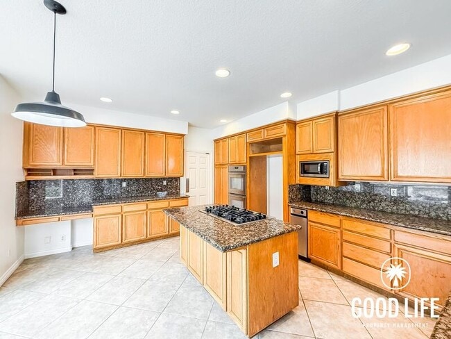 709 S Hidden Creek Cir