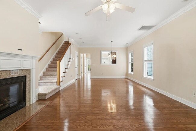Photo - 7815 ACC Blvd