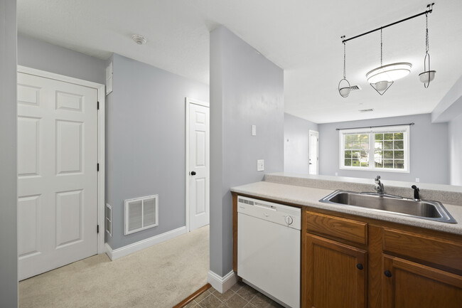 Building Photo - 68 Temple St Unit 103 Rental