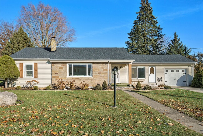 Photo - 204 E Spring St