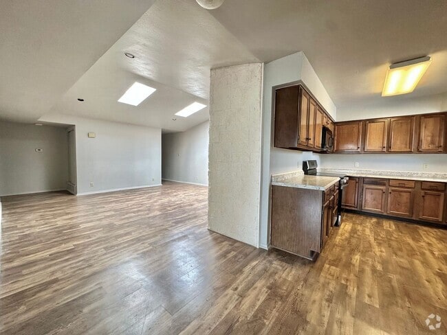 Building Photo - Now Available - 2 Bedroom 1.5 Bathroom Con... Rental