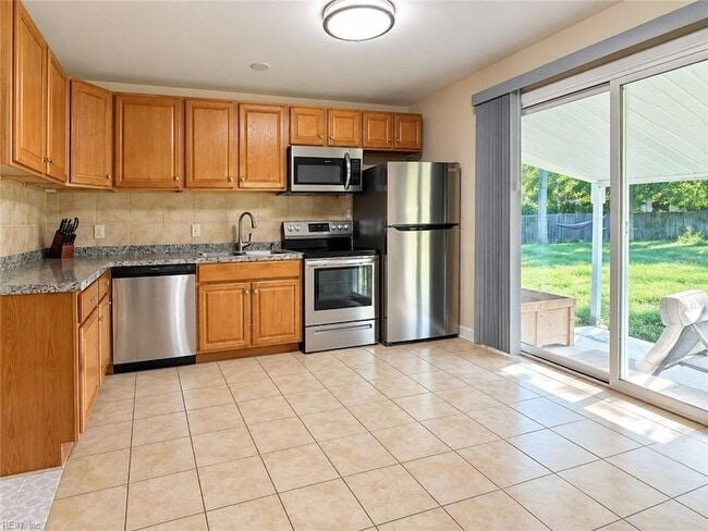609 Charlton Dr