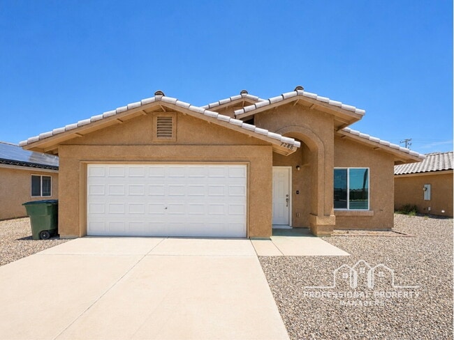 Building Photo - For Rent: 3-bedroom, 2-bathroom home in Desert Sky