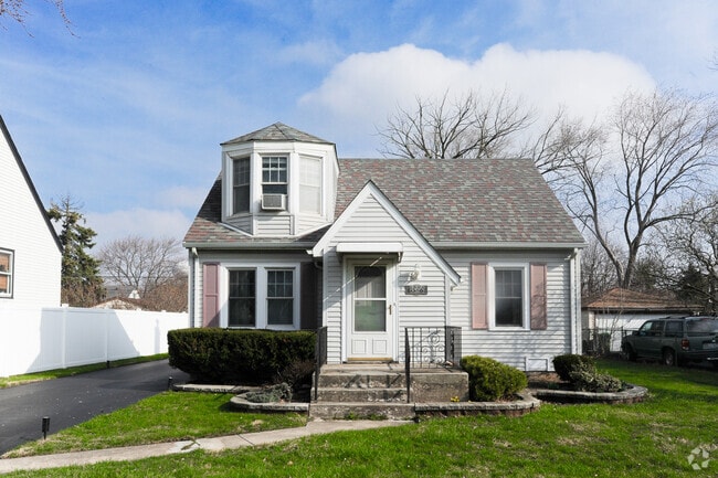 Building Photo - 6828 97th St Rental