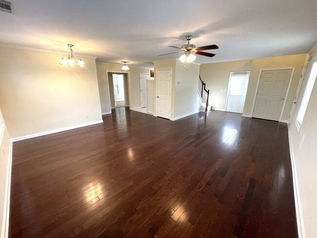 Photo - 5br House Near Campus