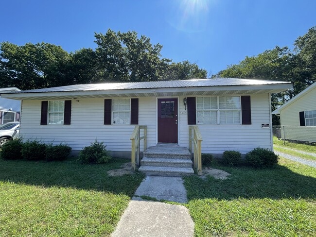 Photo - 1109 West Rd House