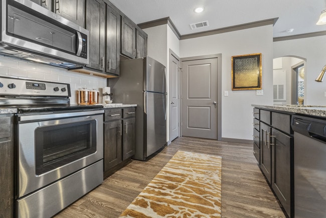 Photo - Reata West Apartments