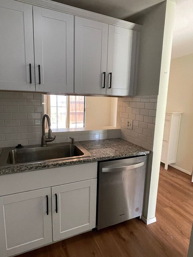 Photo - 730 W Collins St Unit 730