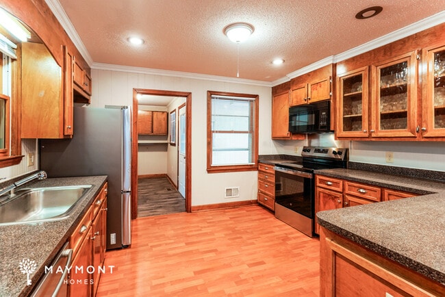 Photo - 107 Sedgewood Ln