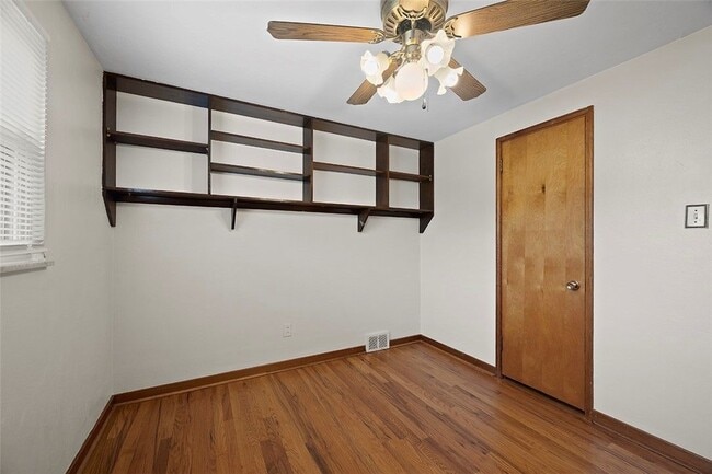 Photo - 3353 McRoberts Rd