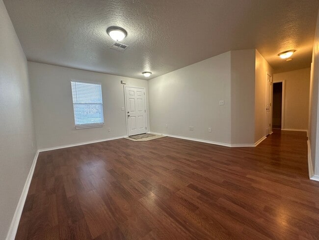 Photo - 3bed, 2bath 1,160sq.ft. 2car garage home i...