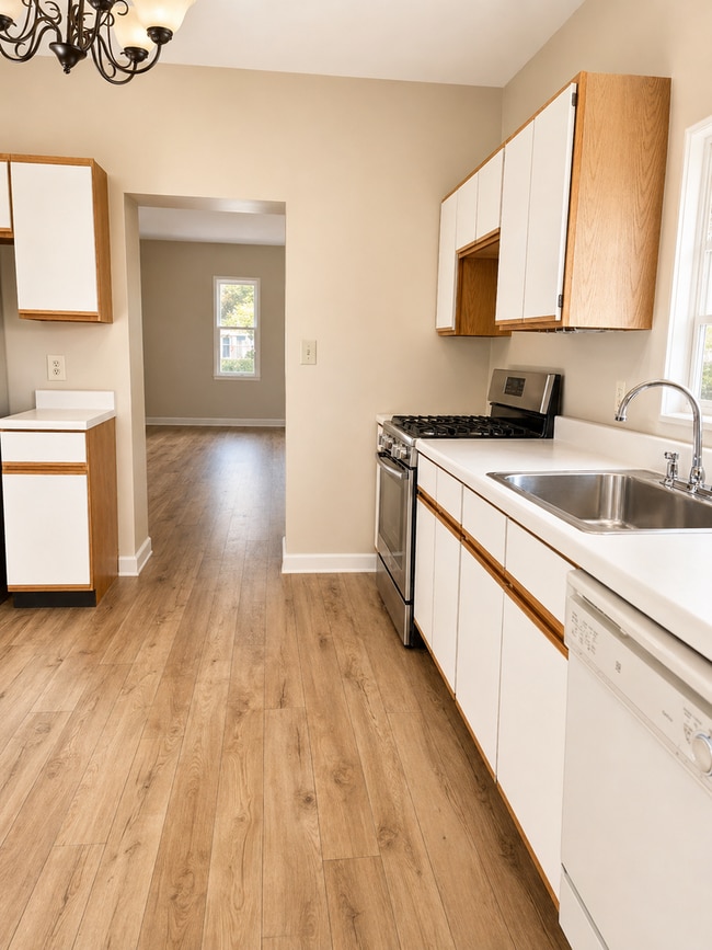 Building Photo - *** Amazing Apartment in Mt. Washington * Pet Friendly * Duplex style * Available Now * Spacious ... Unit 170