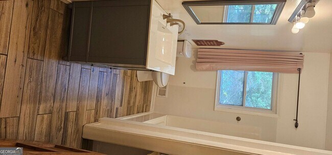 Photo - 1032 Standard Dr NE