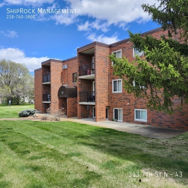 Building Photo - 313 7th St N Unit 43