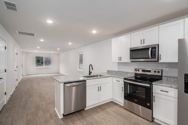 Photo - Live Brand-New in Hickory – Modern 3BR Tow...