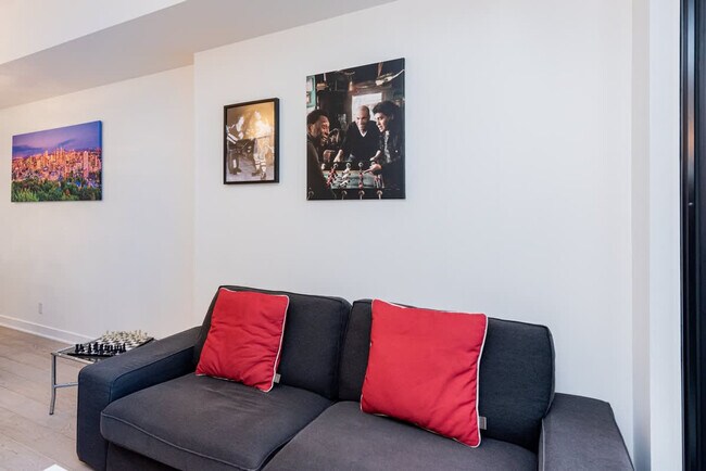 Photo - 1288 Av. des Canadiens-de-Montréal Unité SI FL22-ID1520406P