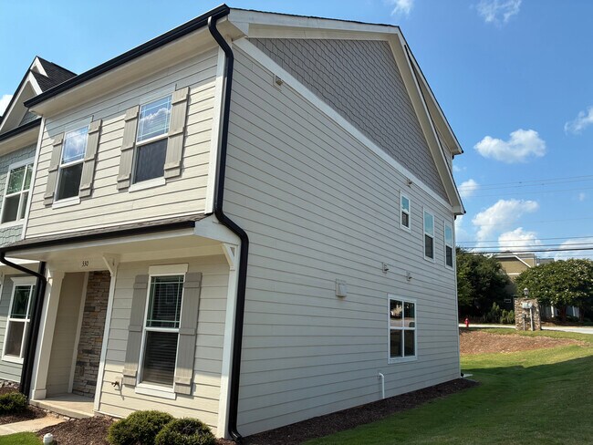Room in Townhome on Old Grove Ln