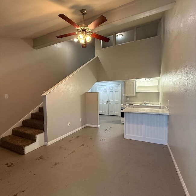 Building Photo - $500 Off 1st Full Month!* All Utilities In... Unit CC Rental