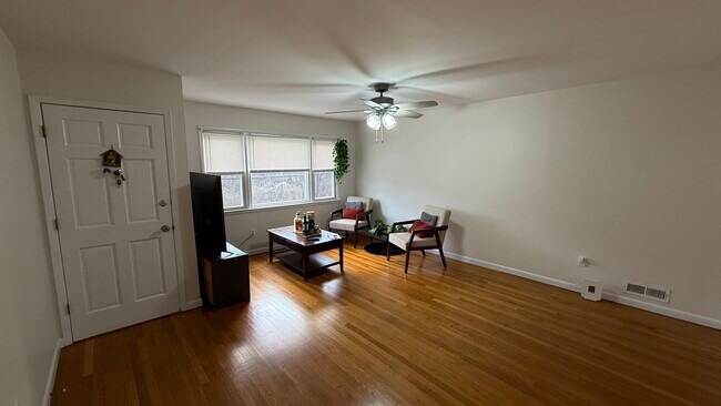 Photo - 484 Main St Unit 1