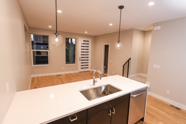 Photo - 1294 Stuart St