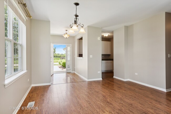 2442 Golf Ridge Cir