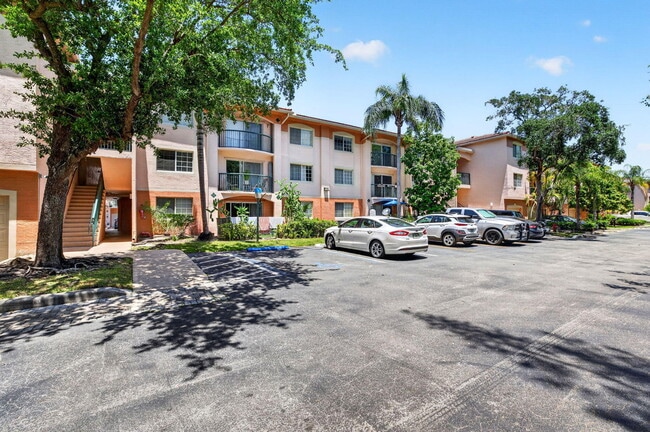 Building Photo - 2119 SE 10th Ave Unit 910