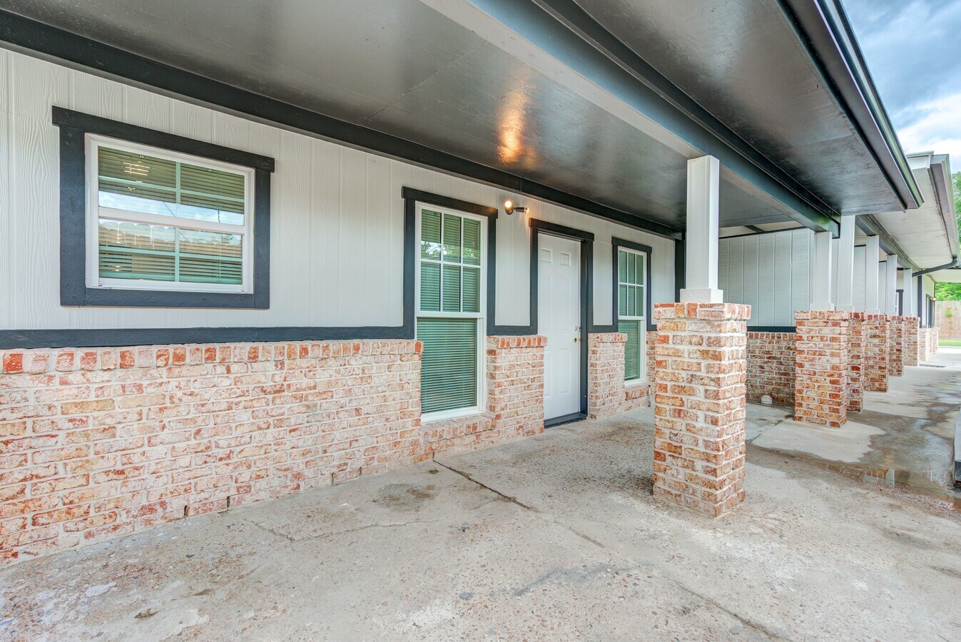 Photo - 2127 Maximilian St