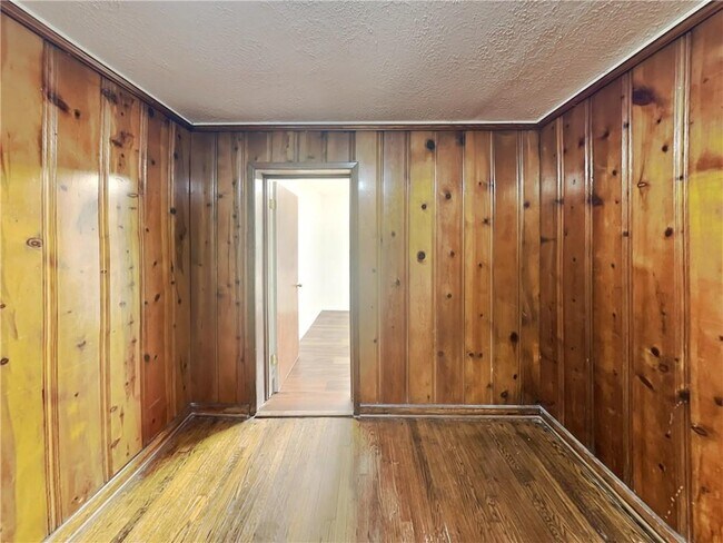 Photo - 816 Gertrude Pl NW