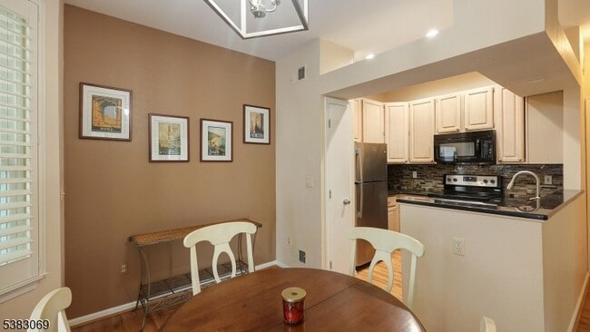 Photo - 19 Quail Brook Ct