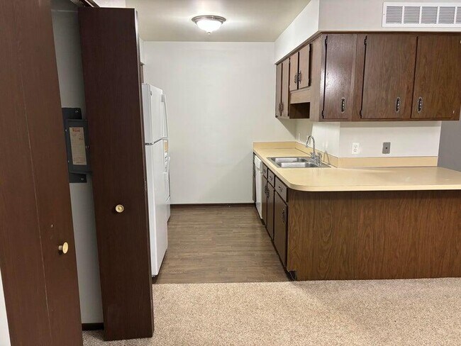 Photo - 425 W Schleier St Unit 1