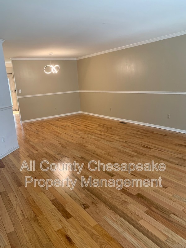 Photo - 949 Whispering Ln