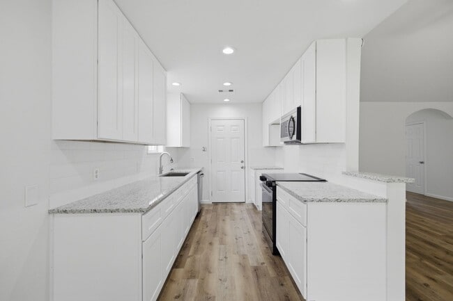 Photo - 6011 Bankside Dr