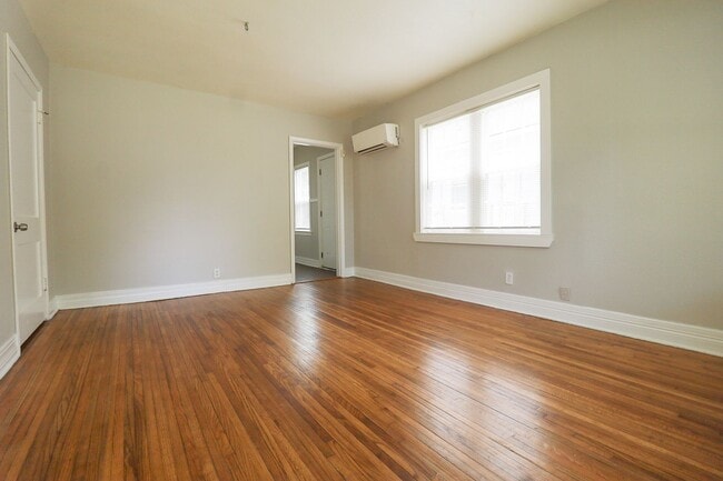 Photo - Newly Renovated Duplex! Unit 1419