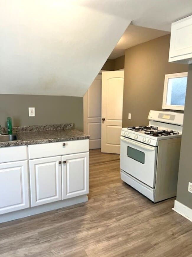 Photo - 718-720 Charles Street Unidad #2