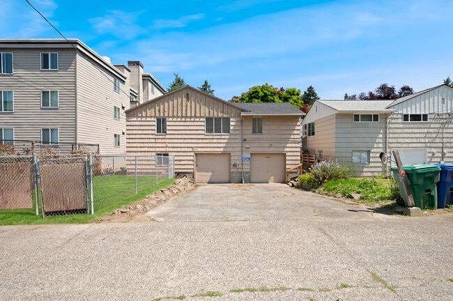 Photo - 4837 Fauntleroy Wy SW Unidad 4837