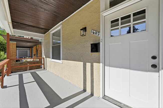 Photo - 1642 Methyl St