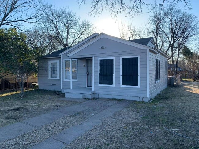 COMING EARLY APRIL 1ST! 3 Bed 2 Bath House... - COMING EARLY APRIL 1ST! 3 Bed 2 Bath House...