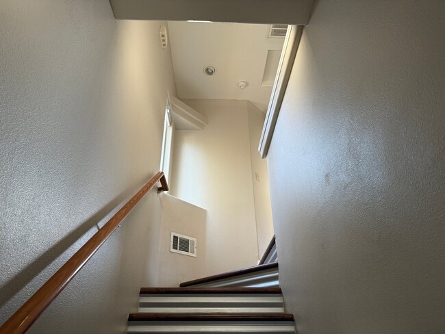 Photo - 1044 Circle Ln