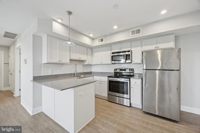 Building Photo - 502 Gerhard St Unit D