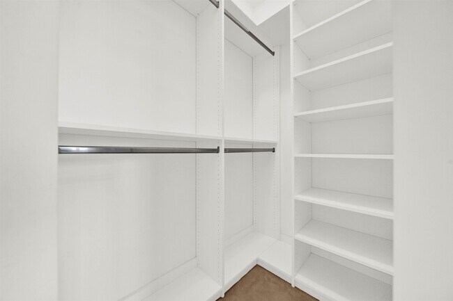 2 - Bed + 2 - Bath Condo for Rent in Surrey!