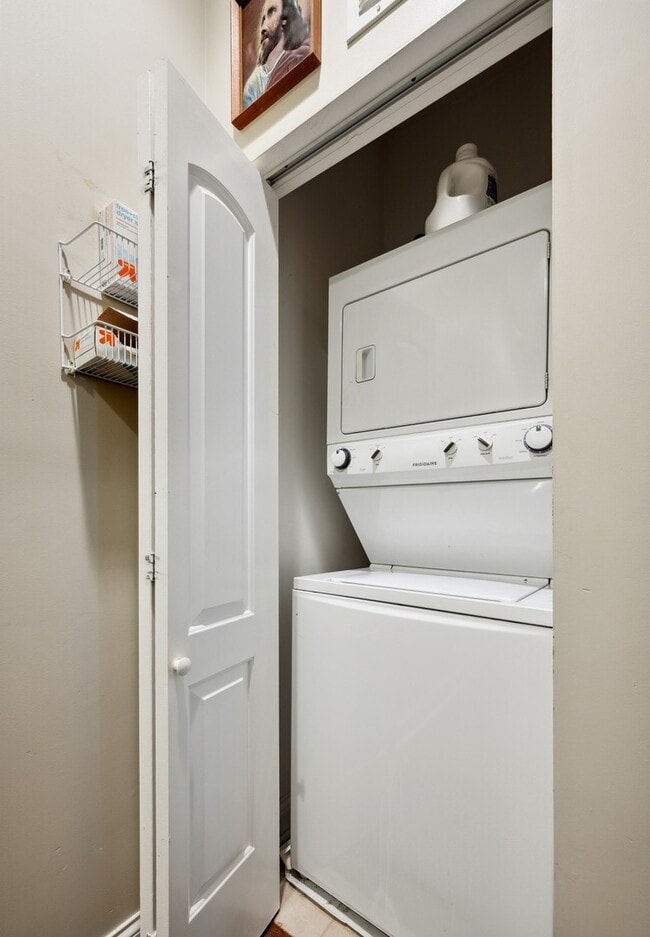 Photo - 1359 N Rockwell St Unit 1